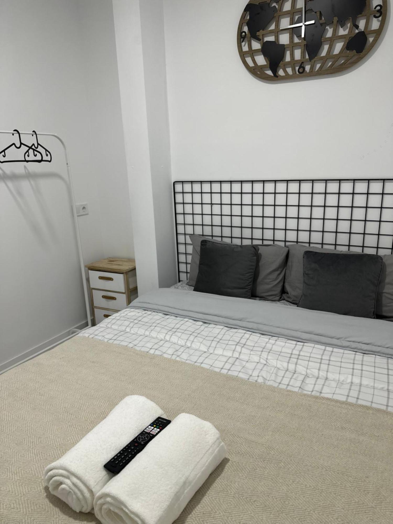 Rooms Mediavilla Мадрид Екстер'єр фото